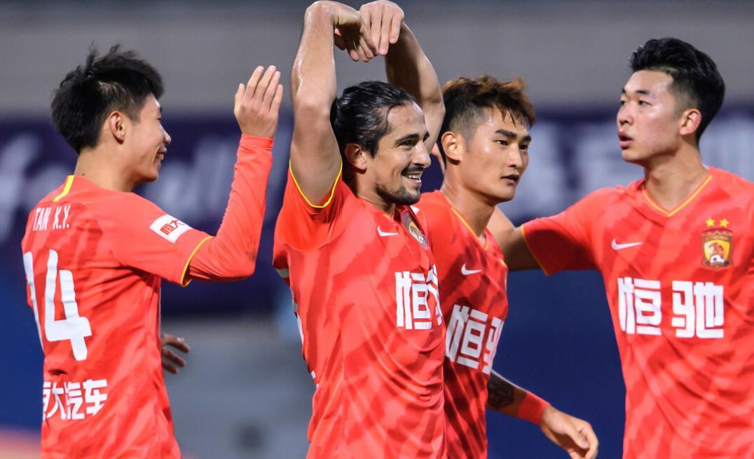 广州队转会期更衣室发声,志在英超名次提升,信心回归,年轻球员得到机会的简单介绍 广州队转会期更衣室发声,志在英超名次提升,信心回归,年轻球员得到机会的简单介绍