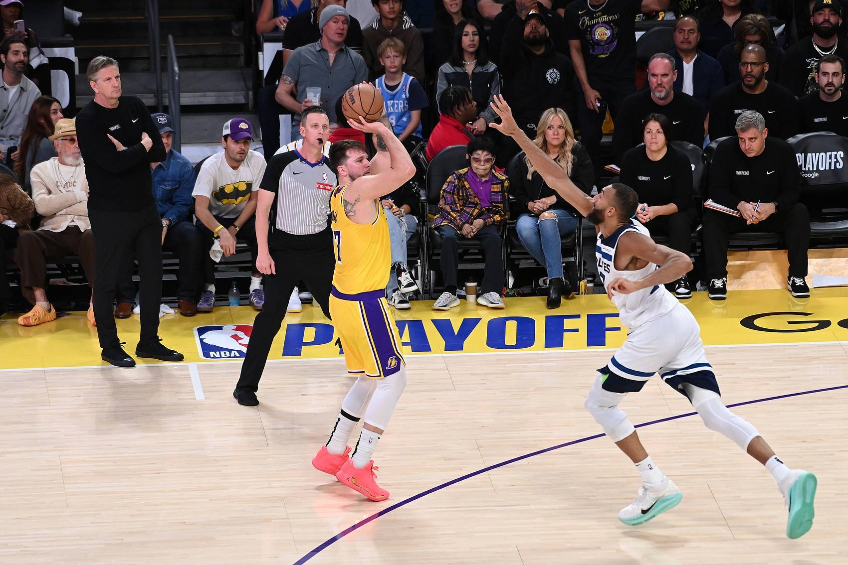 洛杉矶湖人训练开放日,转会期复出首秀引欢呼,意大利杯在即,训练强度明显提升的简单介绍 洛杉矶湖人训练开放日,转会期复出首秀引欢呼,意大利杯在即,训练强度明显提升的简单介绍