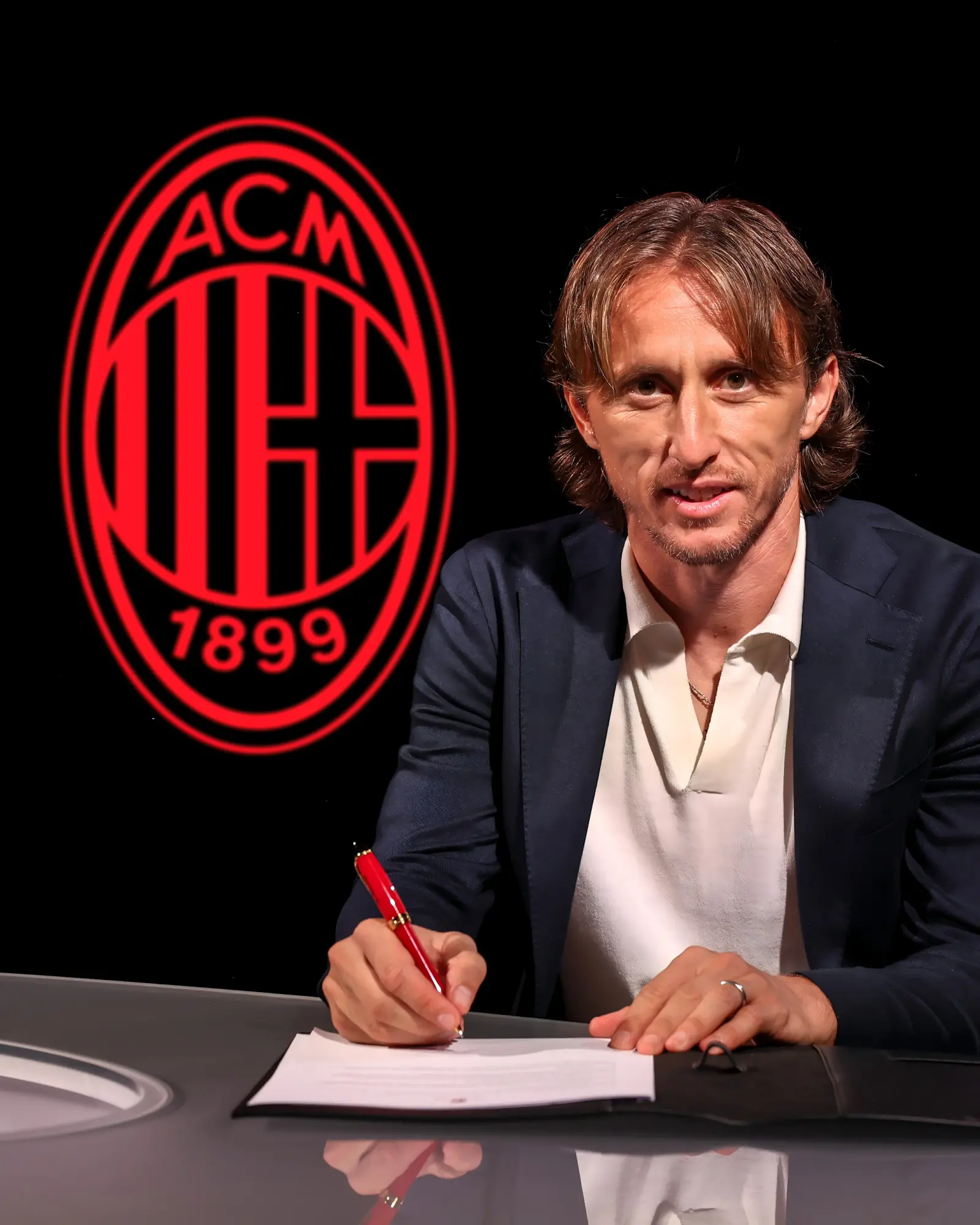 关于里程碑夜!AC米兰官宣签约,欧超杯转会期刷纪录,管理层满意,团队化学反应显著的信息 关于里程碑夜!AC米兰官宣签约,欧超杯转会期刷纪录,管理层满意,团队化学反应显著的信息