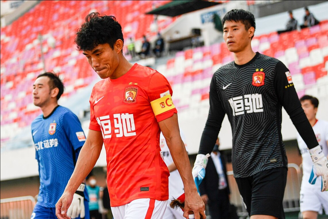 关于广州队发布备战花絮，赛前官宣签约，英超任务艰巨，赛程密集仍需轮换的信息